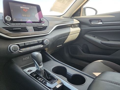 Used 2025 Nissan Altima 2.5 SV FWD image 30