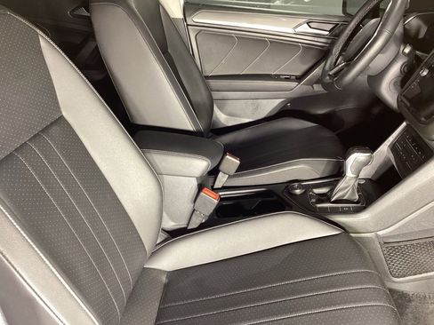 Used 2022 Volkswagen Tiguan SE image 4