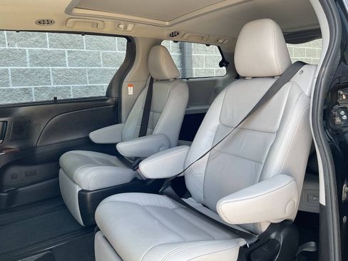 Used 2016 Toyota Sienna Limited w/ Protection Package FWD image 36
