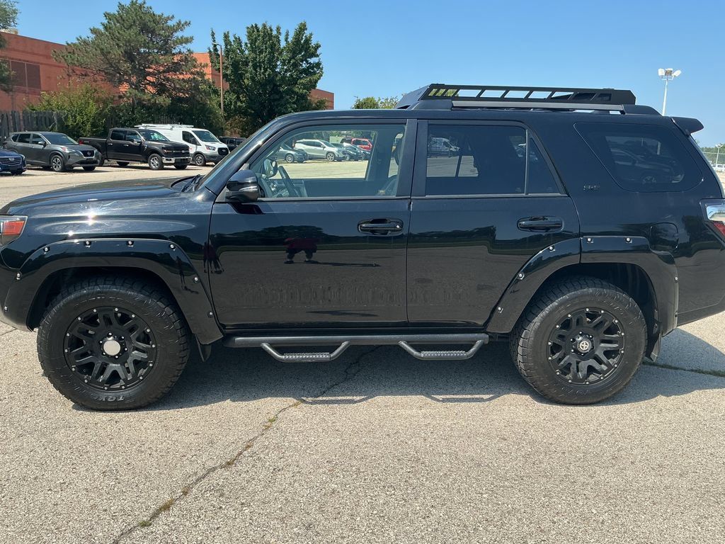Used 2019 Toyota 4Runner SR5 Premium AWD/4WD image 2