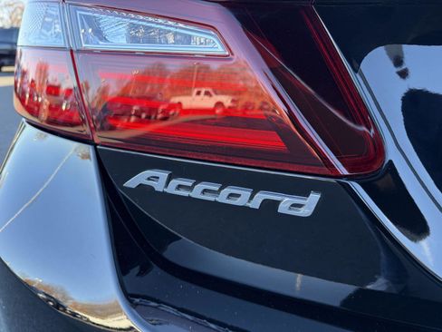 Used 2017 Honda Accord Touring image 36