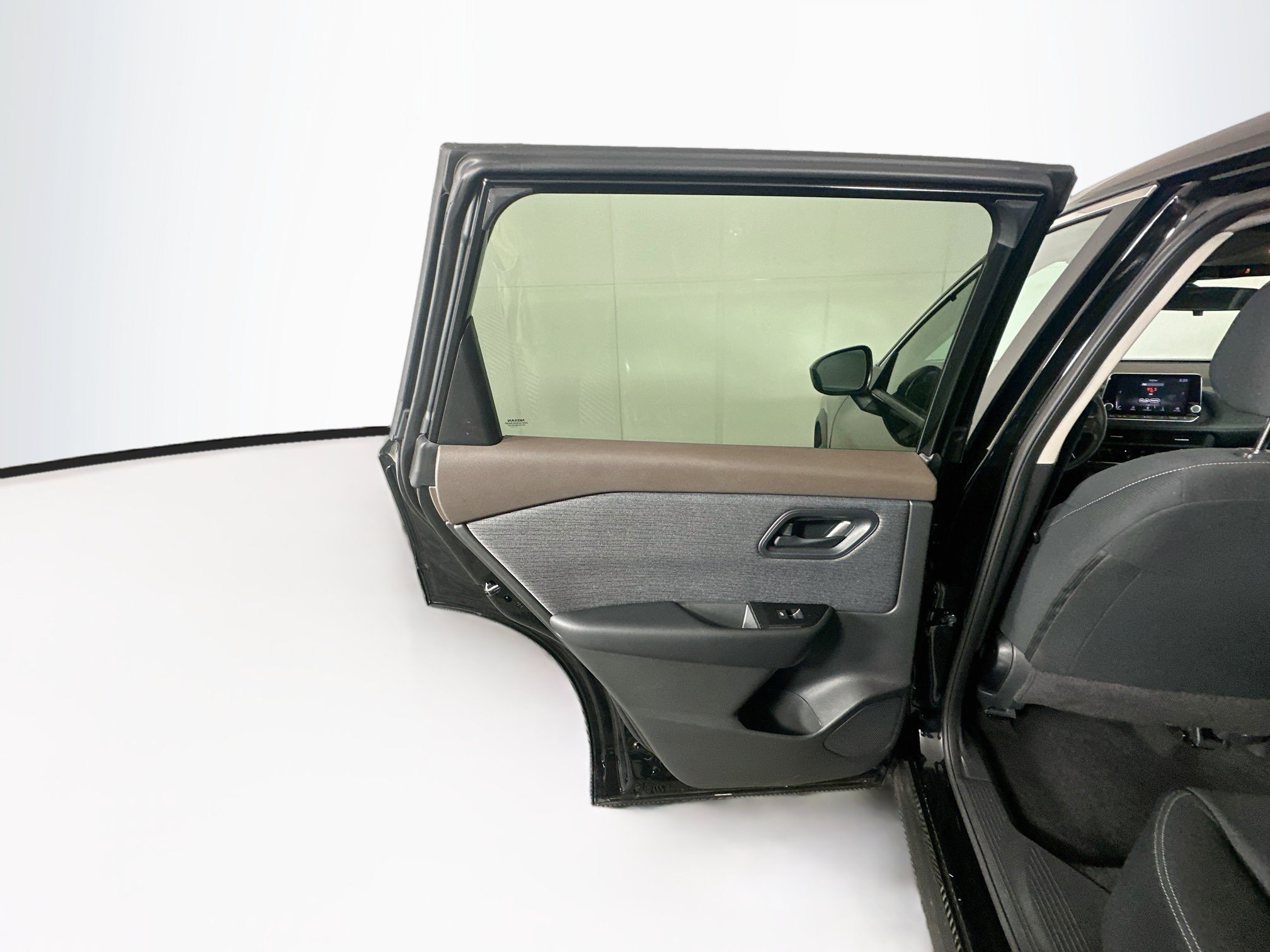 Used 2023 Nissan Rogue S FWD image 25