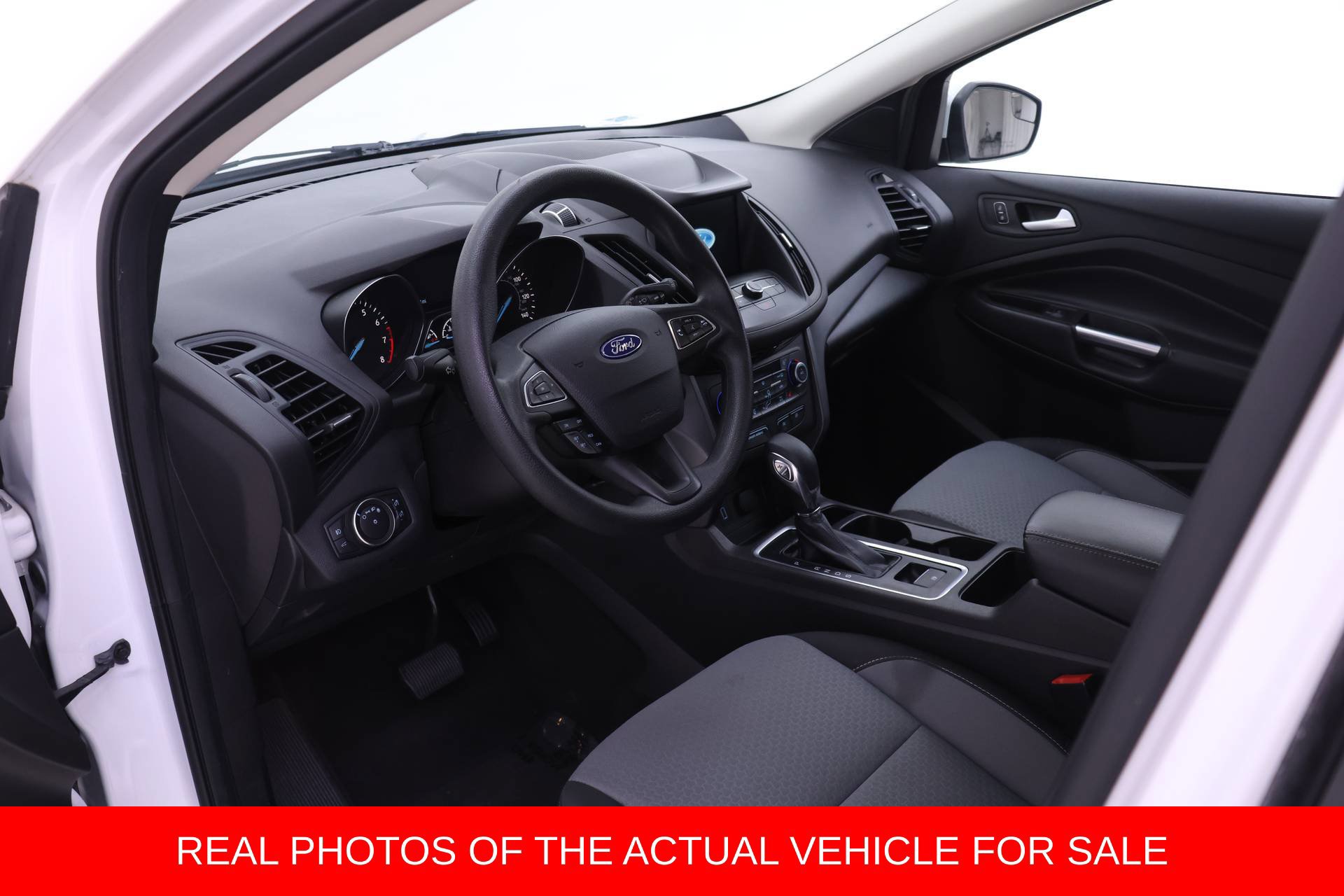 Used 2019 Ford Escape SE FWD image 3