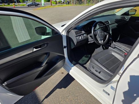 Used 2015 Volkswagen Passat TDI SE FWD image 10