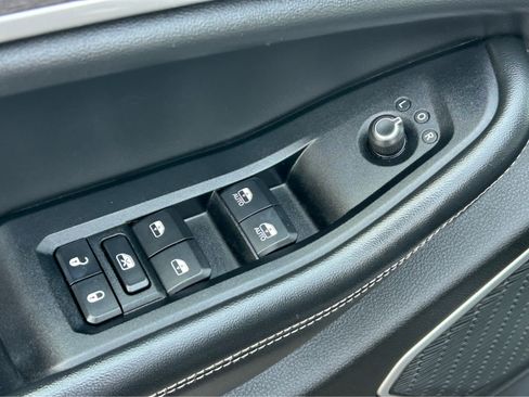 Used 2022 Jeep Grand Cherokee Limited AWD/4WD image 19