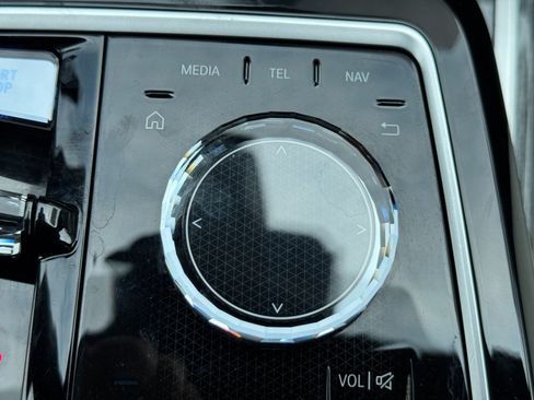 Used 2023 BMW i7 xDrive60 AWD/4WD image 41