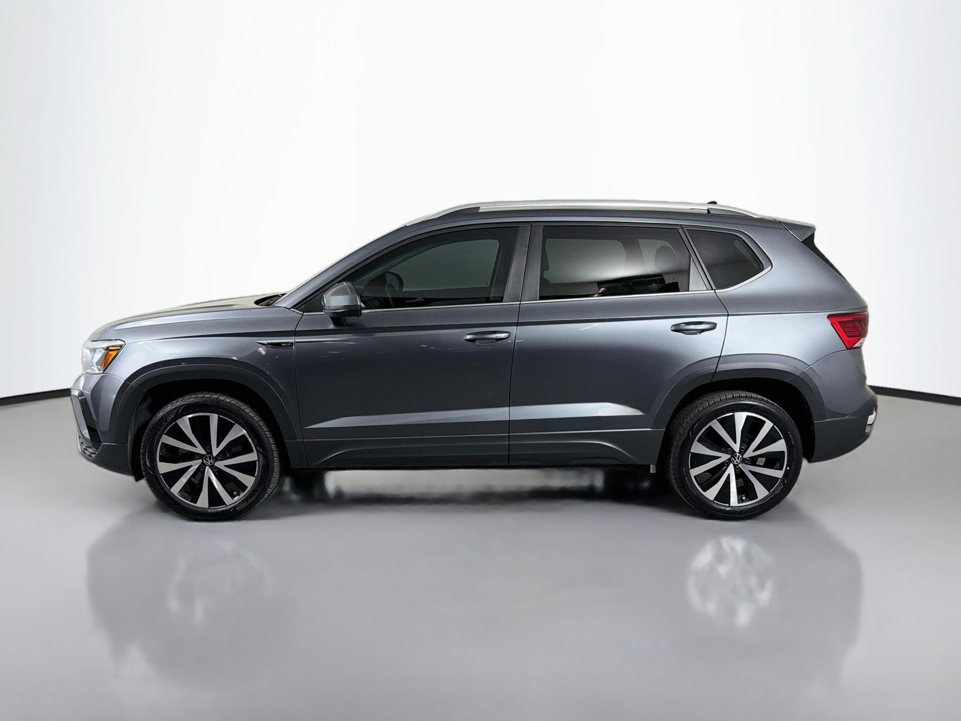 Certified 2023 Volkswagen Taos SE w/ Panoramic Sunroof Package FWD image 8
