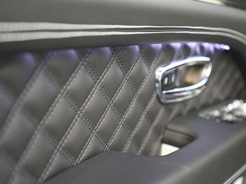 New 2025 Bentley Bentayga image 33