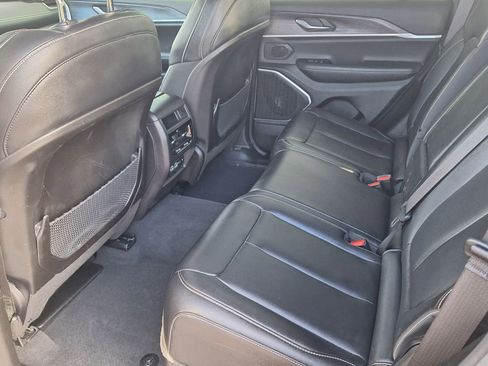 Used 2024 Jeep Grand Cherokee Limited w/ Black Appearance Package image 13