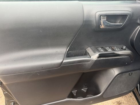 Used 2019 Toyota Tacoma TRD Sport w/ TRD Premium Sport Package image 9