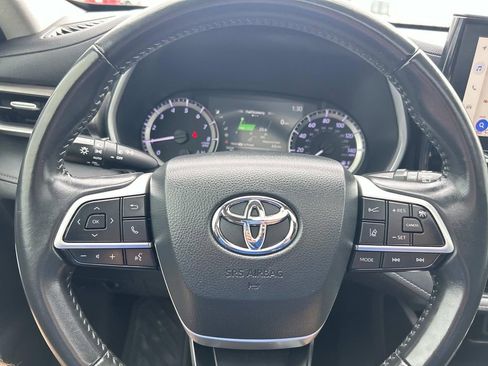 Used 2023 Toyota Highlander XLE FWD image 32