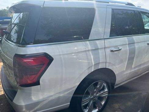 Used 2024 Ford Expedition Platinum AWD/4WD image 3