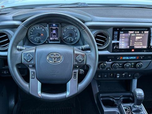 Used 2019 Toyota Tacoma TRD Off-Road w/ TRD Premium Off Road Package AWD/4WD image 14