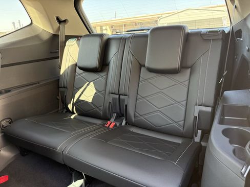 Used 2025 Volkswagen Atlas SE FWD image 23