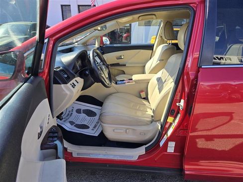 Used 2013 Toyota Venza XLE image 12