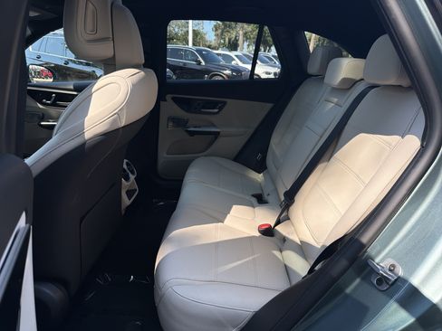 Used 2025 Mercedes-Benz GLC 350e 4MATIC image 32
