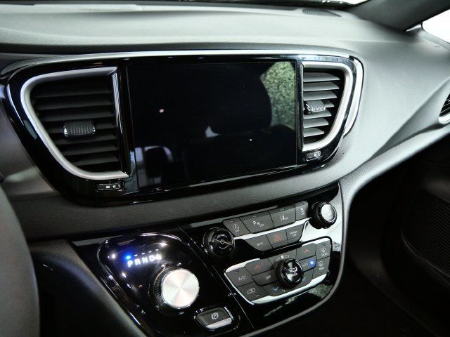 Used 2025 Chrysler Pacifica Select FWD image 21
