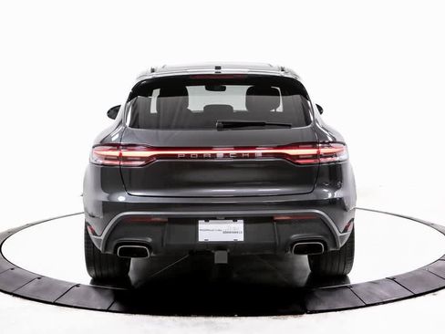 Certified 2022 Porsche Macan image 6