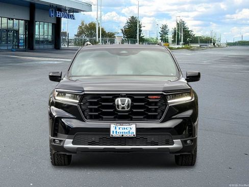 New 2025 Honda Pilot TrailSport image 9