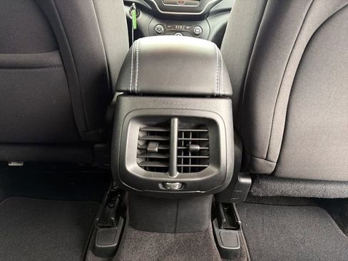 Used 2019 Jeep Cherokee Latitude w/ Popular Appearance Group image 26