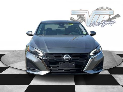 Used 2023 Nissan Altima 2.5 SV FWD image 2