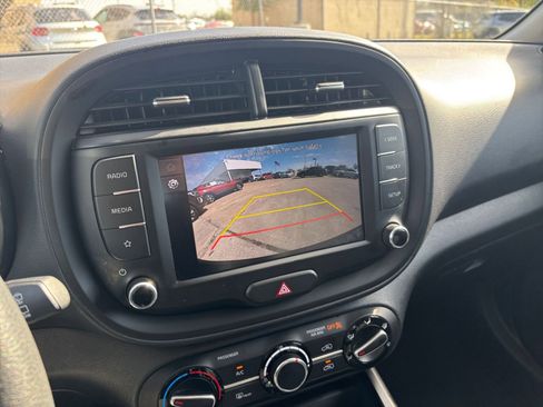 Used 2025 Kia Soul LX w/ LX Technology Package image 17