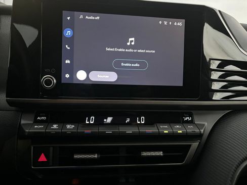 Used 2025 Toyota Camry SE image 18