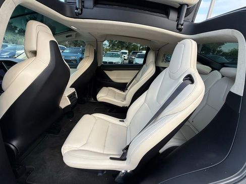 Used 2018 Tesla Model X 75D AWD/4WD image 15