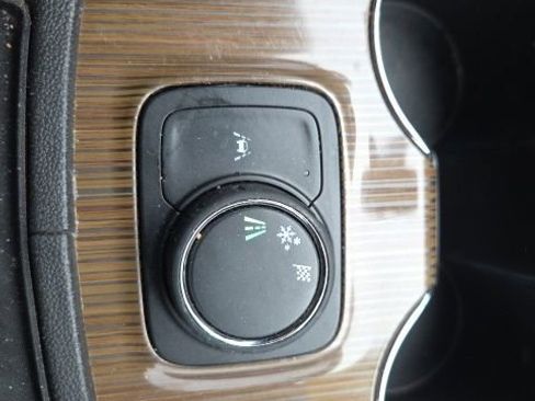 Used 2022 GMC Acadia SLE image 38