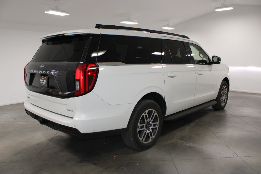 Used 2025 Ford Expedition Max Active AWD/4WD image 9