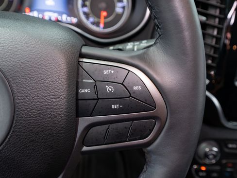 Used 2019 Jeep Cherokee Limited FWD image 25