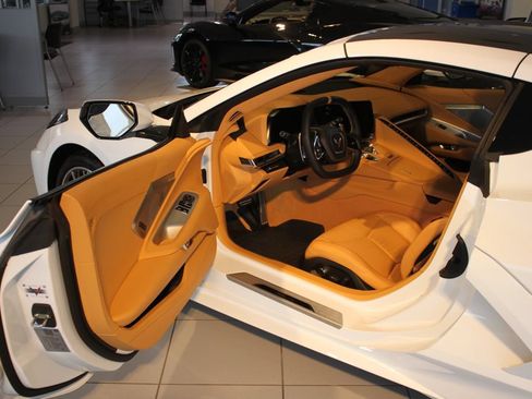 Used 2023 Chevrolet Corvette Stingray Premium Cpe w/ Z51 Performance Package RWD image 5
