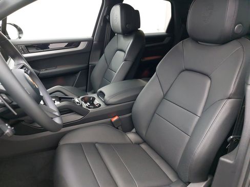 New 2026 Porsche Cayenne image 17
