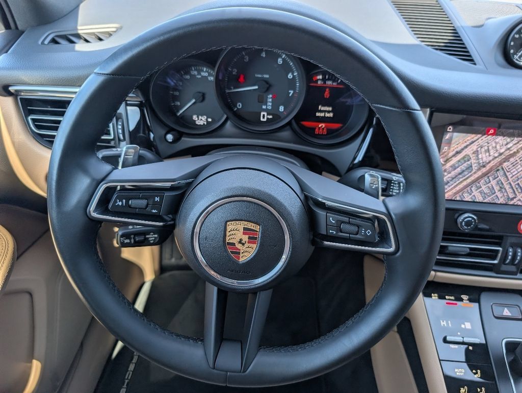 Certified 2025 Porsche Macan AWD/4WD image 21