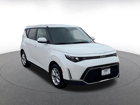 Used 2025 Kia Soul LX w/ LX Technology Package FWD image 3