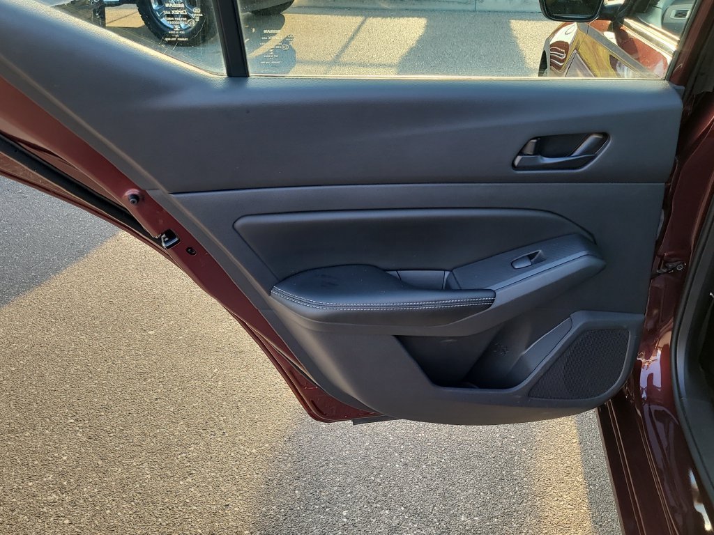 Used 2025 Nissan Altima 2.5 SV FWD image 9