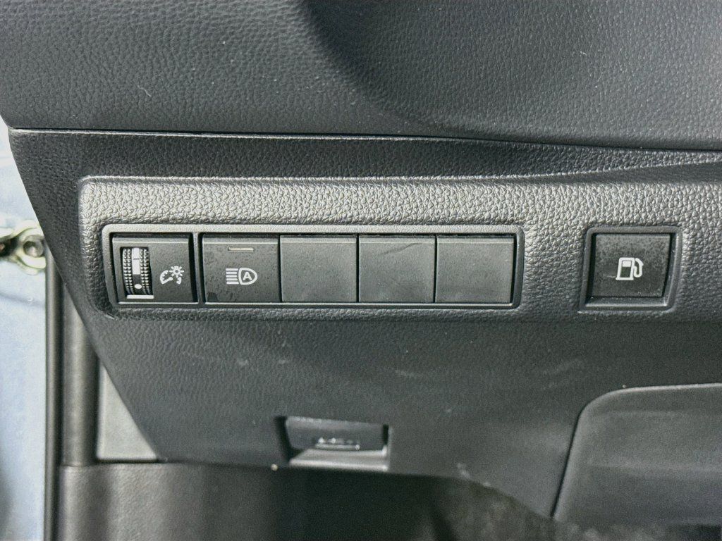 Certified 2025 Toyota Corolla LE AWD/4WD image 18