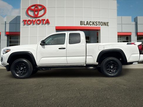 Certified 2022 Toyota Tacoma SR w/ SX Package image 6