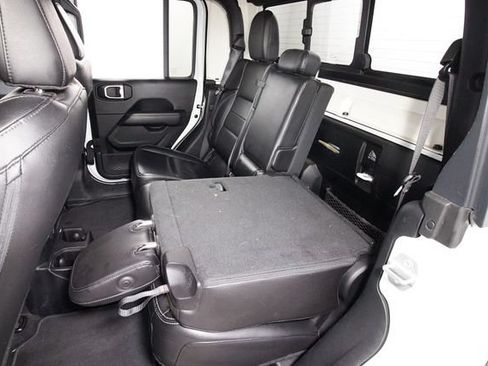 Used 2020 Jeep Gladiator Overland AWD/4WD image 23