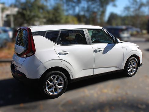 Certified 2022 Kia Soul LX w/ Technology Package image 12