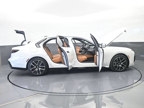 Used 2025 BMW 740i xDrive AWD/4WD image 85