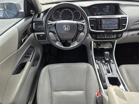 Used 2017 Honda Accord EX-L image 11
