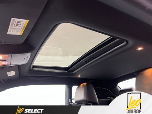 Used 2014 Dodge Challenger SXT RWD image 14