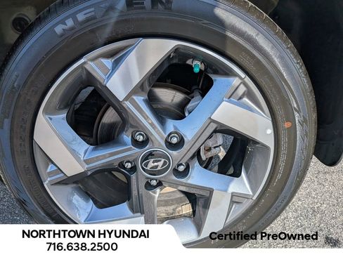 Used 2025 Hyundai Venue Limited FWD image 40