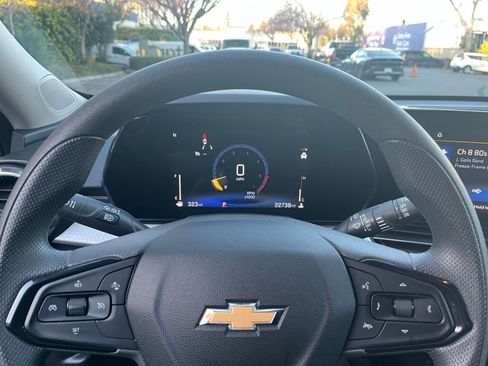 Used 2025 Chevrolet Trax LT image 25