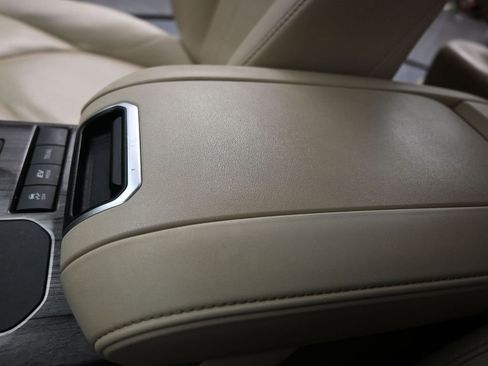 Used 2020 Toyota Highlander Limited image 39