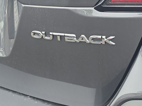 Used 2025 Subaru Outback Premium AWD/4WD image 13