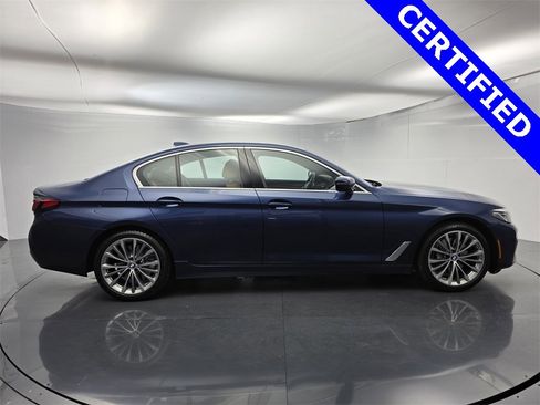 Used 2023 BMW 540i w/ Premium Package image 3
