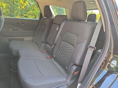 Used 2025 Nissan Pathfinder SV image 27