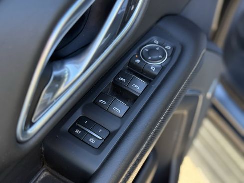 Used 2021 Chevrolet Suburban Premier image 12